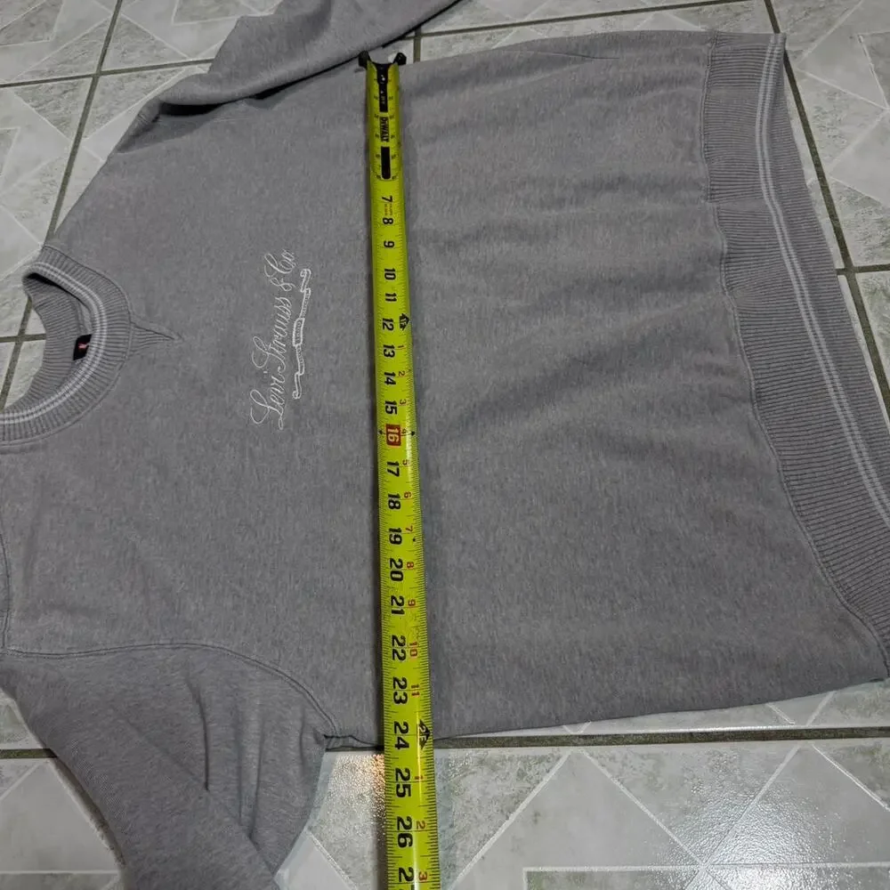 Levis‎ grey crewneck sweatshirt size